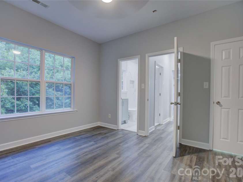 520 Grantham Lane, Charlotte, NC 28262.  MLS# CAR4389594, YatesRealty ID 28230. 