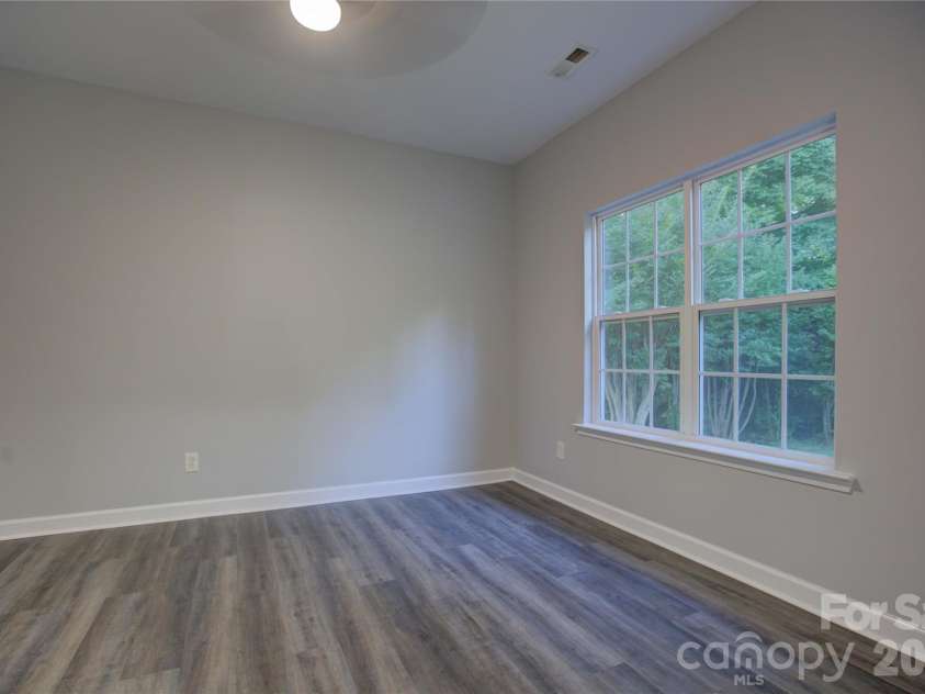 520 Grantham Lane, Charlotte, NC 28262.  MLS# CAR4389594, YatesRealty ID 28230. 