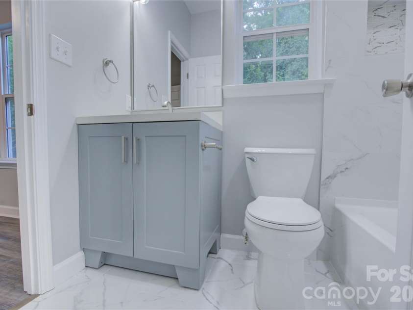 520 Grantham Lane, Charlotte, NC 28262.  MLS# CAR4389594, YatesRealty ID 28230. 