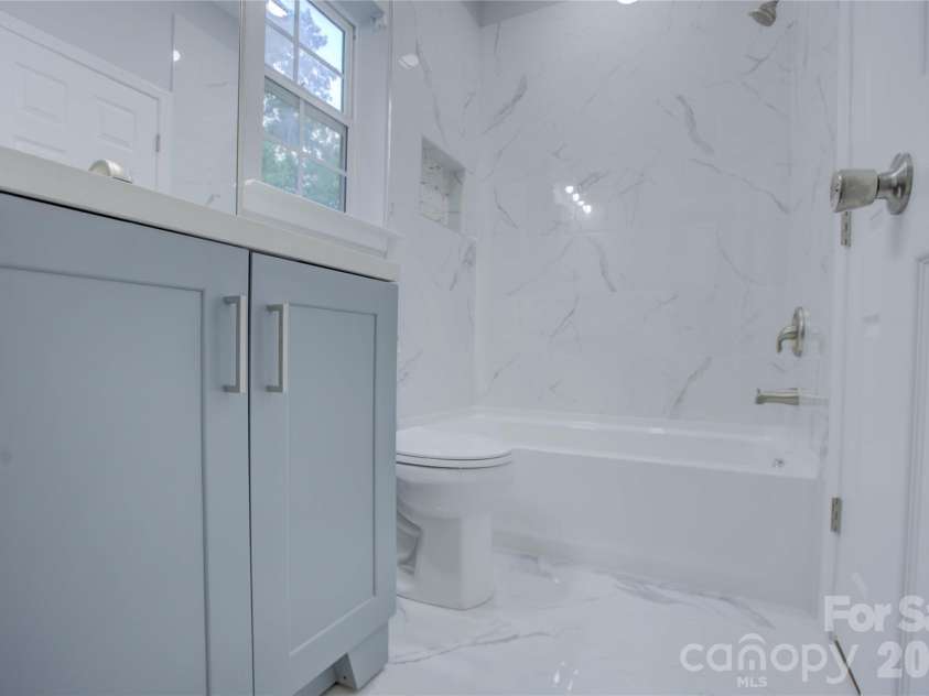 520 Grantham Lane, Charlotte, NC 28262.  MLS# CAR4389594, YatesRealty ID 28230. 