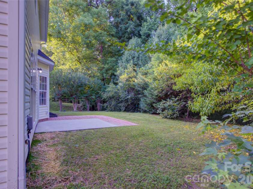 520 Grantham Lane, Charlotte, NC 28262.  MLS# CAR4389594, YatesRealty ID 28230. 