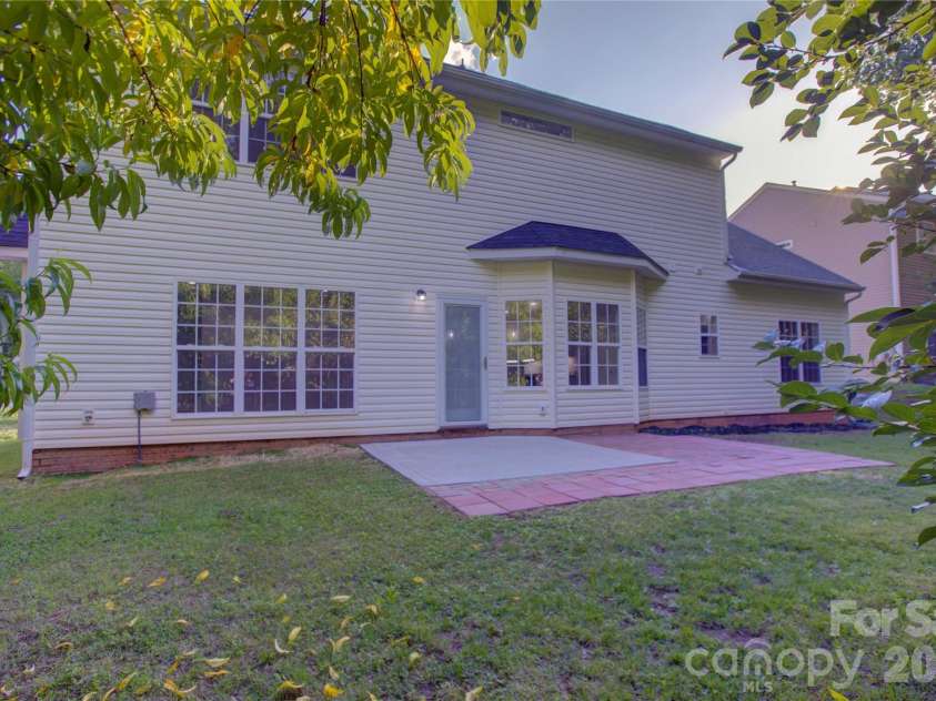 520 Grantham Lane, Charlotte, NC 28262.  MLS# CAR4389594, YatesRealty ID 28230. 