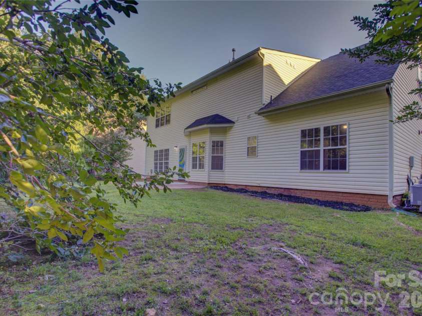520 Grantham Lane, Charlotte, NC 28262.  MLS# CAR4389594, YatesRealty ID 28230. 
