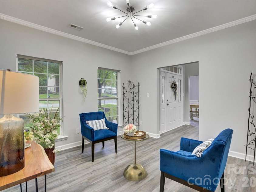 520 Grantham Lane, Charlotte, NC 28262.  MLS# CAR4389594, YatesRealty ID 28230. 
