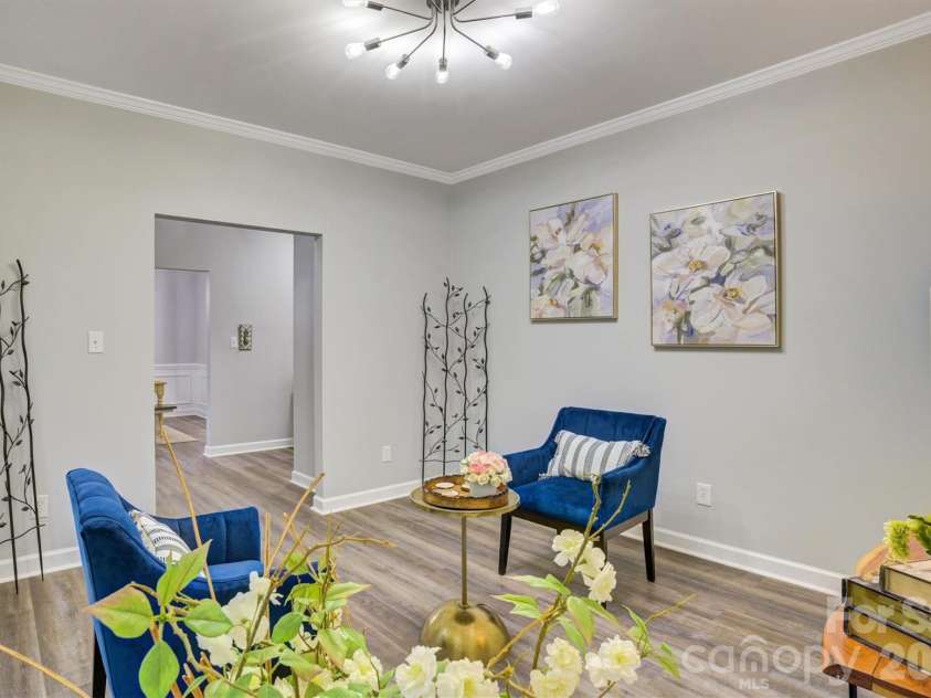 520 Grantham Lane, Charlotte, NC 28262.  MLS# CAR4389594, YatesRealty ID 28230. 