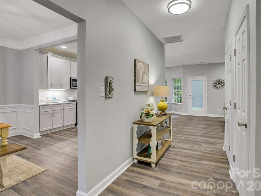 520 Grantham Lane, Charlotte, NC 28262.  MLS# CAR4389594, YatesRealty ID 28230. 