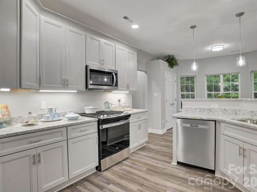 520 Grantham Lane, Charlotte, NC 28262.  MLS# CAR4389594, YatesRealty ID 28230. 