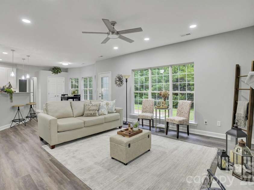 520 Grantham Lane, Charlotte, NC 28262.  MLS# CAR4389594, YatesRealty ID 28230. 