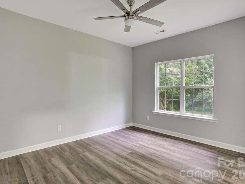 520 Grantham Lane, Charlotte, NC 28262.  MLS# CAR4389594, YatesRealty ID 28230. 