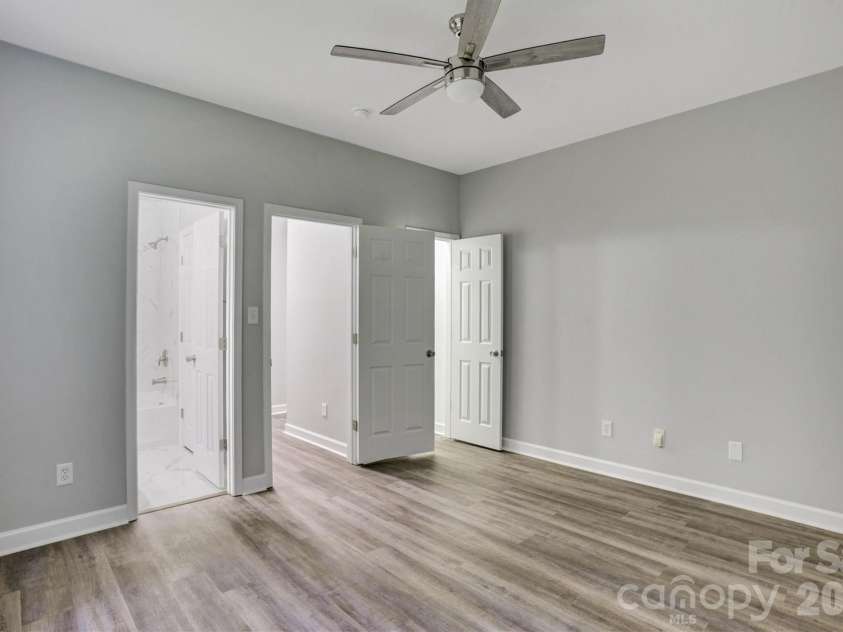 520 Grantham Lane, Charlotte, NC 28262.  MLS# CAR4389594, YatesRealty ID 28230. 
