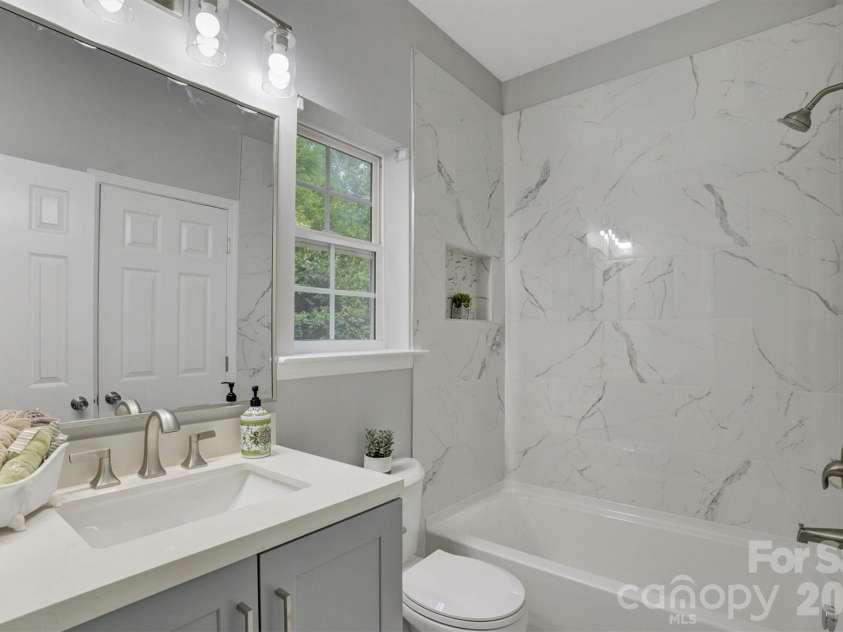 520 Grantham Lane, Charlotte, NC 28262.  MLS# CAR4389594, YatesRealty ID 28230. 