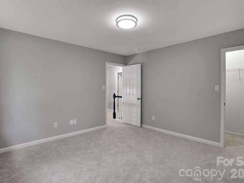 520 Grantham Lane, Charlotte, NC 28262.  MLS# CAR4389594, YatesRealty ID 28230. 