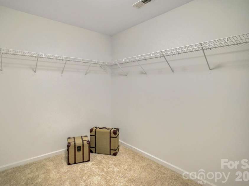 520 Grantham Lane, Charlotte, NC 28262.  MLS# CAR4389594, YatesRealty ID 28230. 