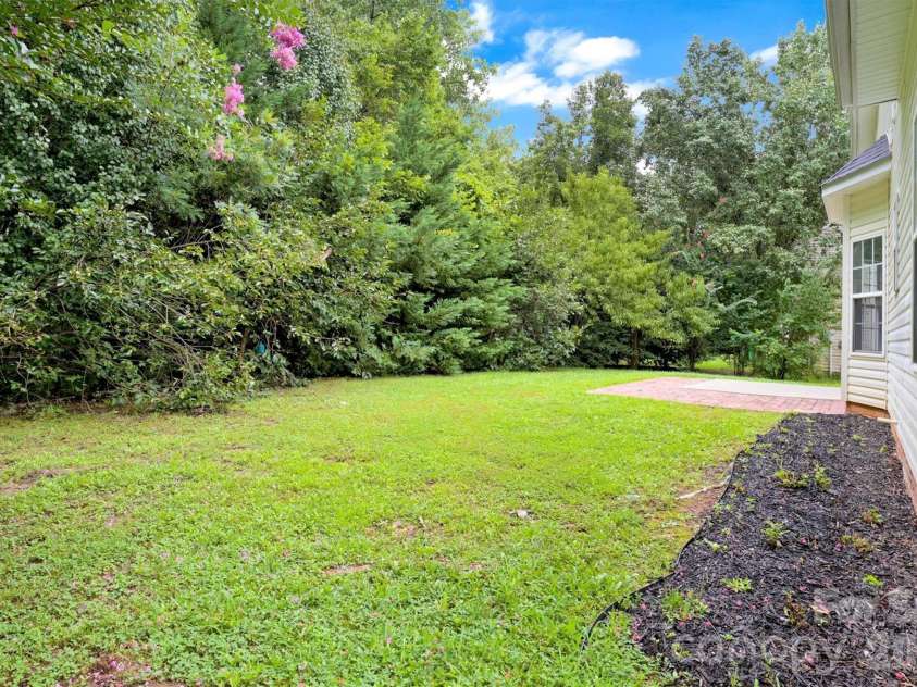 520 Grantham Lane, Charlotte, NC 28262.  MLS# CAR4389594, YatesRealty ID 28230. 