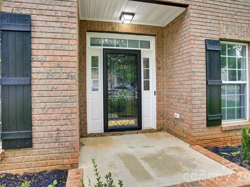 520 Grantham Lane, Charlotte, NC 28262.  MLS# CAR4389594, YatesRealty ID 28230. 