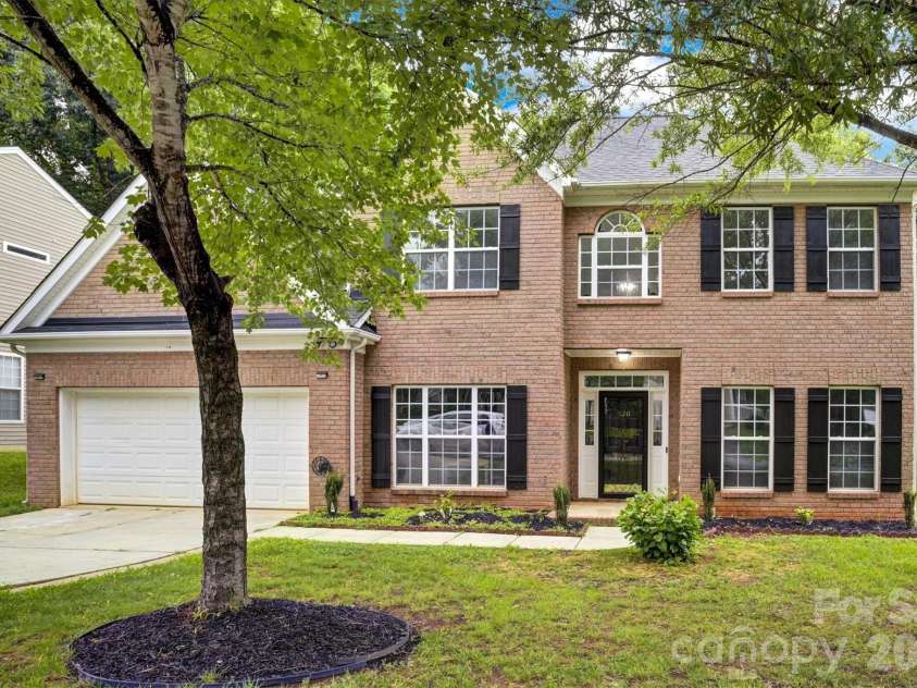 520 Grantham Lane, Charlotte, NC 28262.  MLS# CAR4389594, YatesRealty ID 28230. 