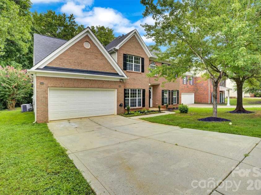 520 Grantham Lane, Charlotte, NC 28262.  MLS# CAR4389594, YatesRealty ID 28230. 