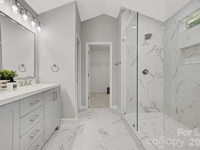 520 Grantham Lane, Charlotte, NC 28262.  MLS# CAR4389594, YatesRealty ID 28230. 
