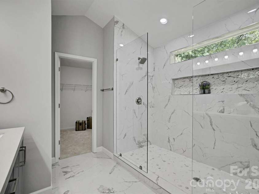 520 Grantham Lane, Charlotte, NC 28262.  MLS# CAR4389594, YatesRealty ID 28230. 