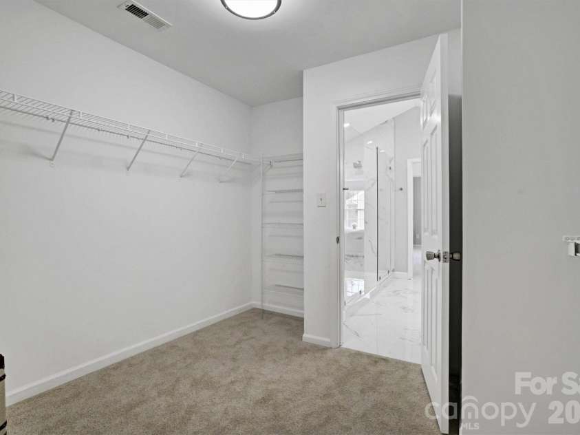 520 Grantham Lane, Charlotte, NC 28262.  MLS# CAR4389594, YatesRealty ID 28230. 
