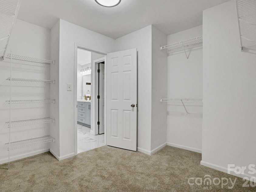 520 Grantham Lane, Charlotte, NC 28262.  MLS# CAR4389594, YatesRealty ID 28230. 