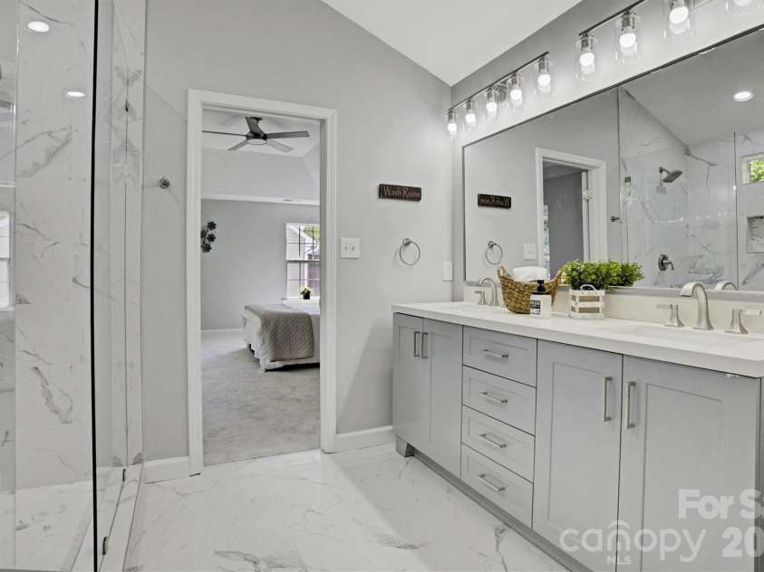 520 Grantham Lane, Charlotte, NC 28262.  MLS# CAR4389594, YatesRealty ID 28230. 