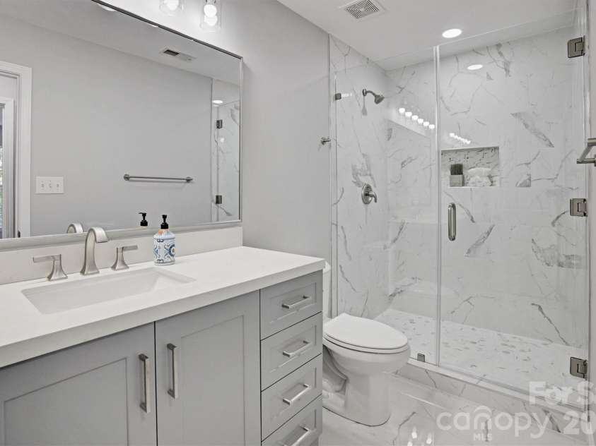520 Grantham Lane, Charlotte, NC 28262.  MLS# CAR4389594, YatesRealty ID 28230. 
