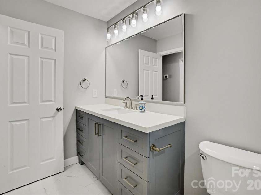 520 Grantham Lane, Charlotte, NC 28262.  MLS# CAR4389594, YatesRealty ID 28230. 