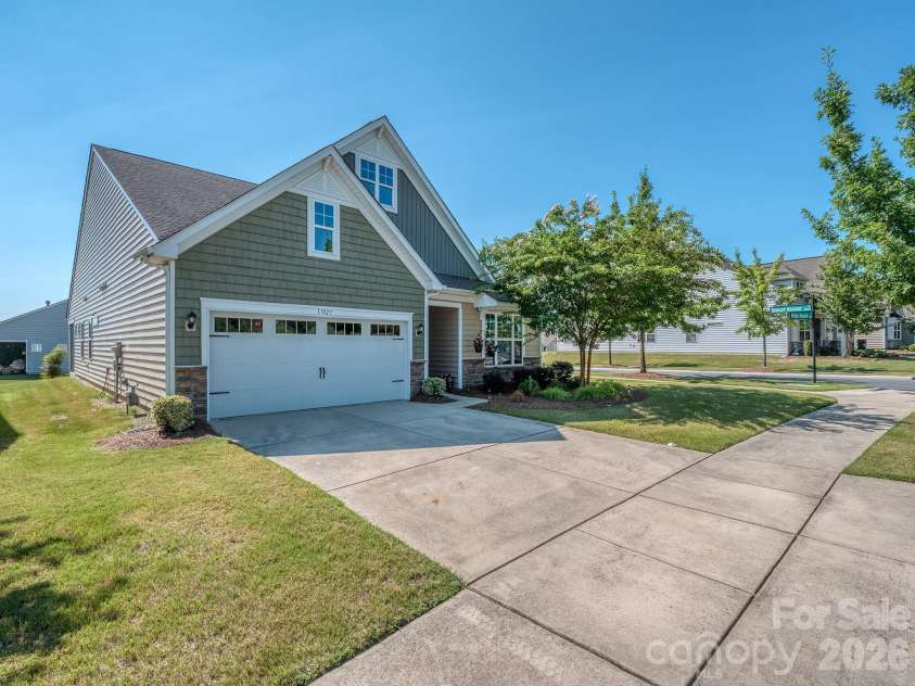 11027 Wrigley Mansion Drive, Charlotte, NC 28273.  MLS# CAR4389848, YatesRealty ID 28231. 