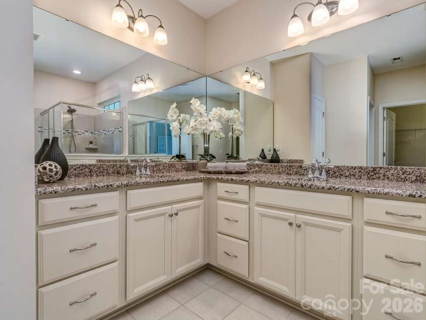 11027 Wrigley Mansion Drive, Charlotte, NC 28273.  MLS# CAR4389848, YatesRealty ID 28231. 
