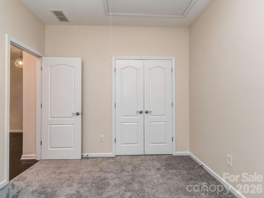 11027 Wrigley Mansion Drive, Charlotte, NC 28273.  MLS# CAR4389848, YatesRealty ID 28231. 
