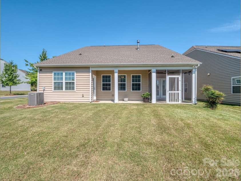 11027 Wrigley Mansion Drive, Charlotte, NC 28273.  MLS# CAR4389848, YatesRealty ID 28231. 