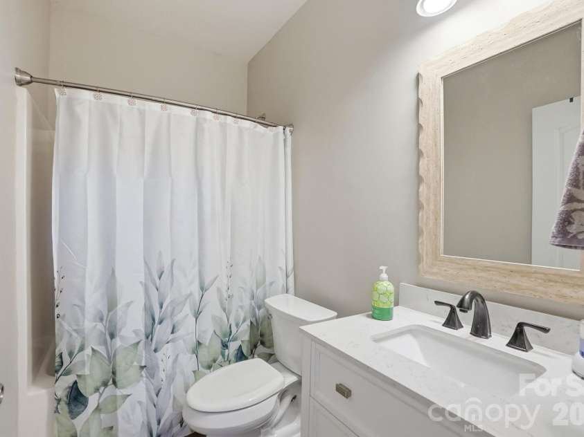 1231 Tranquil Falls Lane, Matthews, NC 28104.  MLS# CAR4390009, YatesRealty ID 28232. Guest Full Bath on Main