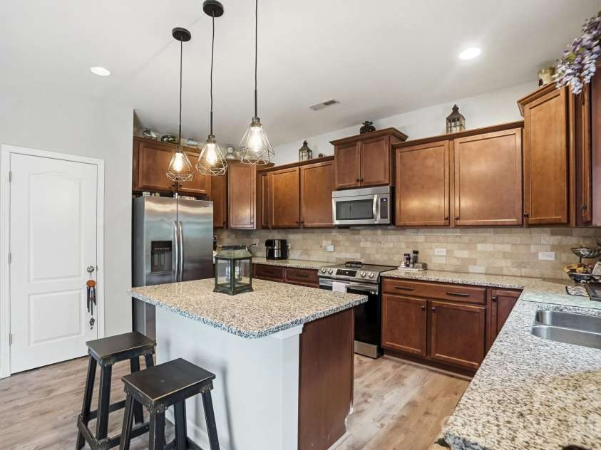 1231 Tranquil Falls Lane, Matthews, NC 28104.  MLS# CAR4390009, YatesRealty ID 28232. Kitchen with Granite Countertops