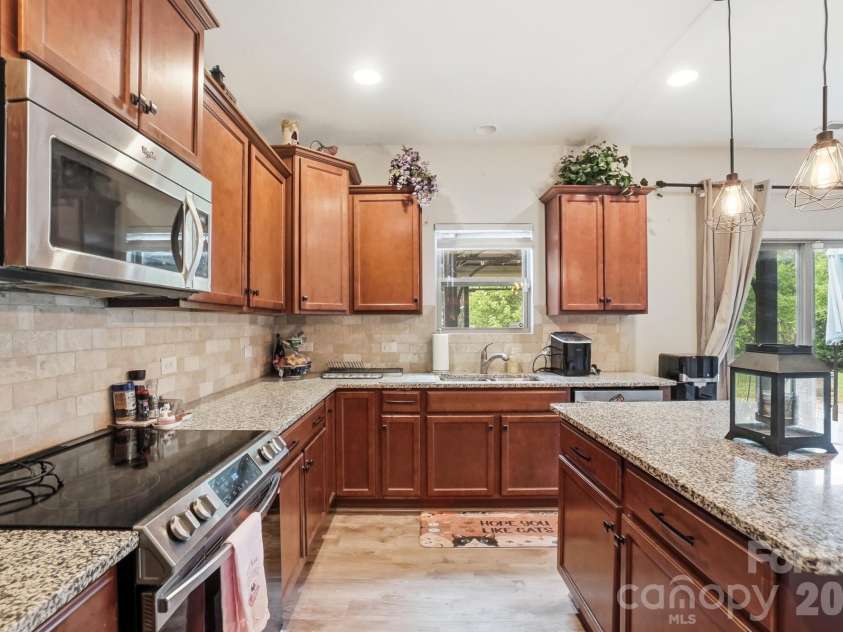 1231 Tranquil Falls Lane, Matthews, NC 28104.  MLS# CAR4390009, YatesRealty ID 28232. Kitchen with Granite Countertops