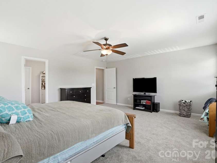 1231 Tranquil Falls Lane, Matthews, NC 28104.  MLS# CAR4390009, YatesRealty ID 28232. Primary Suite