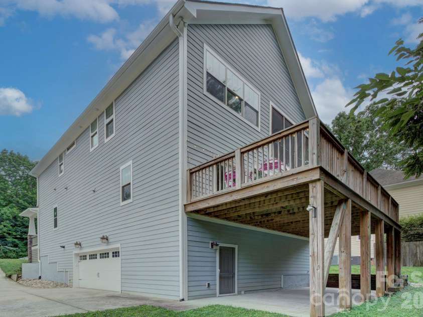 2109 Lanier Avenue, Charlotte, NC 28205.  MLS# CAR4389130, YatesRealty ID 28233. 