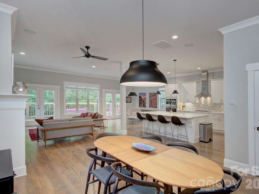 2109 Lanier Avenue, Charlotte, NC 28205.  MLS# CAR4389130, YatesRealty ID 28233. Crown molding!