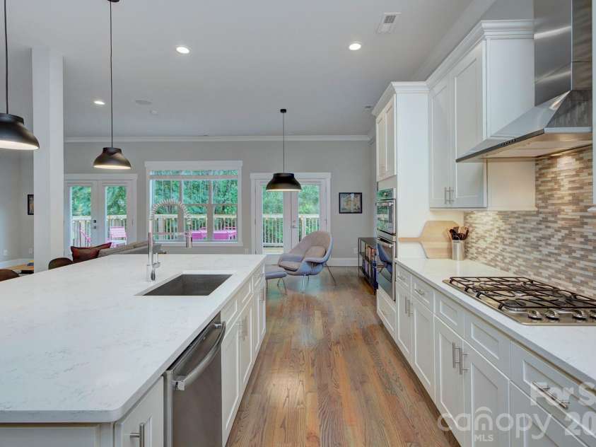 2109 Lanier Avenue, Charlotte, NC 28205.  MLS# CAR4389130, YatesRealty ID 28233. Gas Range and wall oven