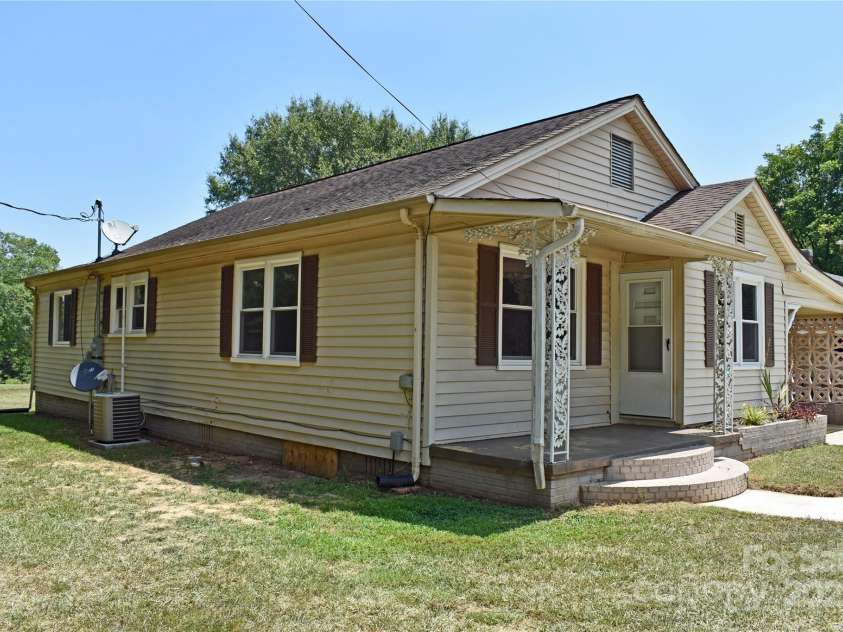 112 Holly Hill Road, Shelby, NC 28152.  MLS# CAR4285554, YatesRealty ID 28234. 