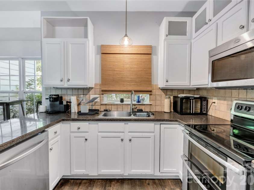 9423 Willow Tree Lane, Charlotte, NC 28277.  MLS# CAR4399596, YatesRealty ID 28234. 
