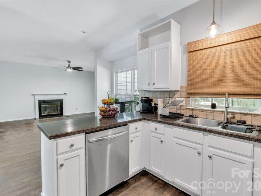 9423 Willow Tree Lane, Charlotte, NC 28277.  MLS# CAR4399596, YatesRealty ID 28234. 