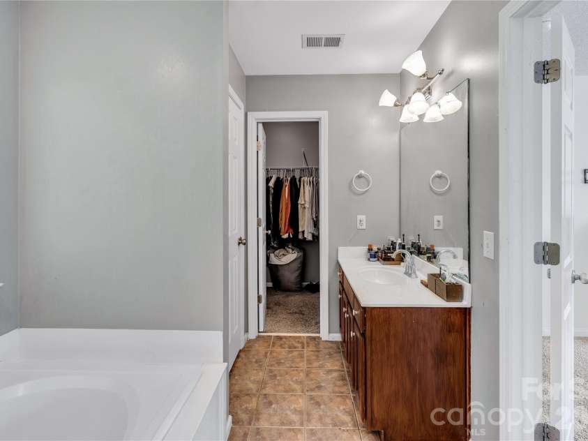 9423 Willow Tree Lane, Charlotte, NC 28277.  MLS# CAR4399596, YatesRealty ID 28234. 