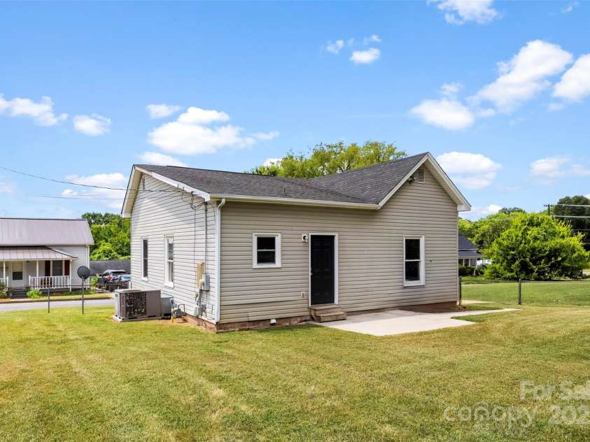 107 Ervin Street, Belmont, NC 28012.  MLS# CAR4285506, YatesRealty ID 28236. 