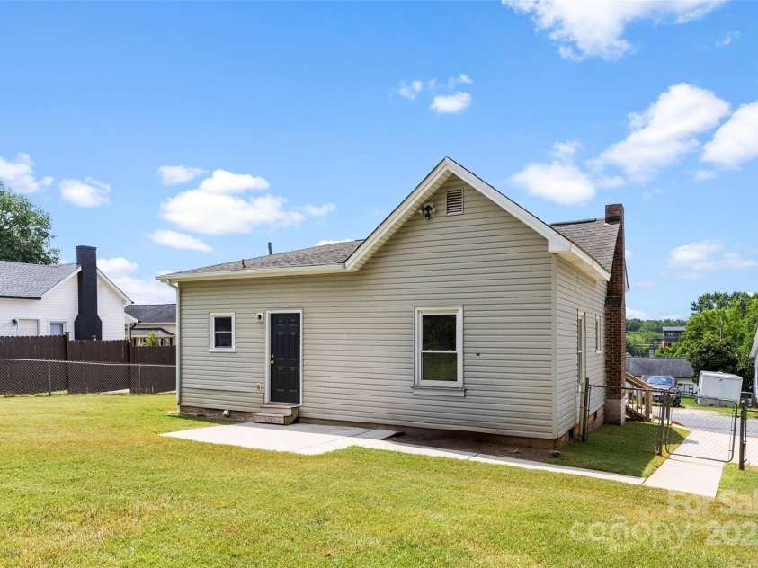 107 Ervin Street, Belmont, NC 28012.  MLS# CAR4285506, YatesRealty ID 28236. 