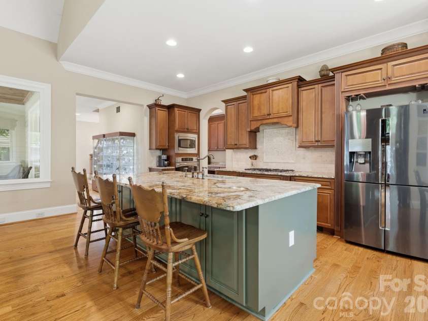 184 Ashmore Circle, Troutman, NC 28166.  MLS# CAR4384807, YatesRealty ID 28237. Spacious kitchen featuring custom cabinetry, granite countertops, and an oversized center island.