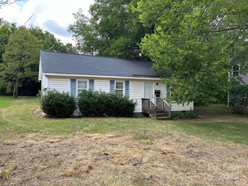 624 Northway Drive, Charlotte, NC 28208.  MLS# CAR4285755, YatesRealty ID 28237. 