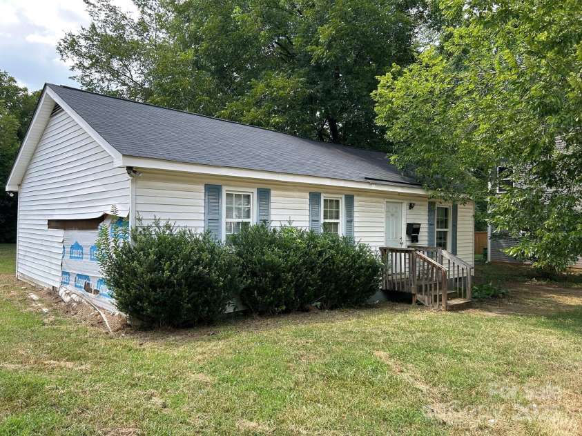 624 Northway Drive, Charlotte, NC 28208.  MLS# CAR4285755, YatesRealty ID 28237. 