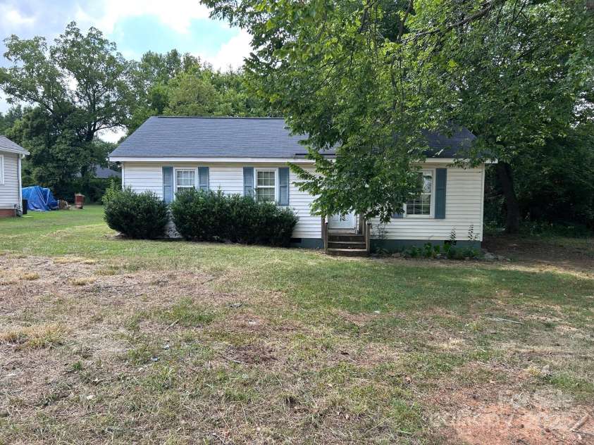 624 Northway Drive, Charlotte, NC 28208.  MLS# CAR4285755, YatesRealty ID 28237. 