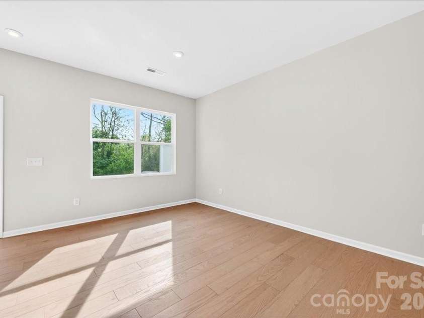 6053 Longar Lane, Charlotte, NC 28269.  MLS# CAR4368932, YatesRealty ID 28239. Light filled dining space